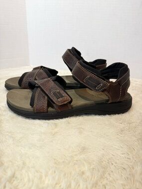 Clarks Keating size 10 men’s sandals in brown